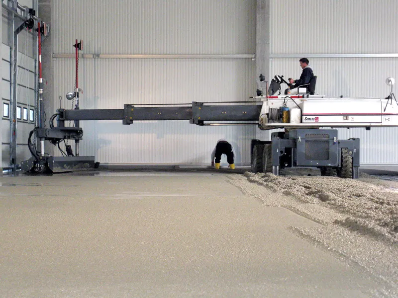 Kontrolle des Betoneinbaus vor Ort